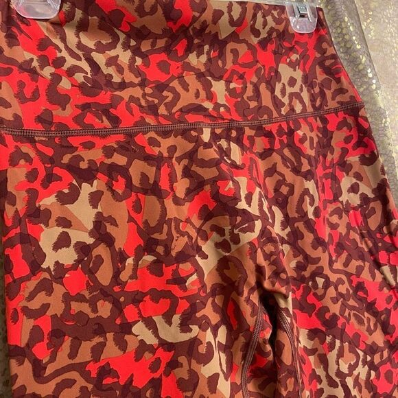 Aerie Offline Goals red brown leopard print high waisted leggings, L NWOT - Picture 3 of 5